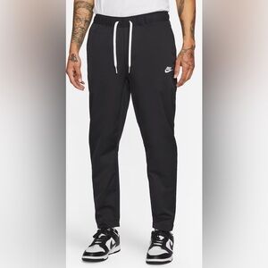 Nike Club Men’s Woven Tapered Leg Pants
